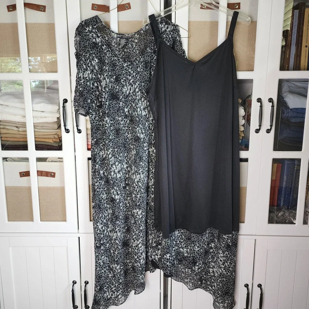 Mlle Gabrielle 18W Black White Abstract Y2K Asymmetrical Split Sleeve Midi Dress
